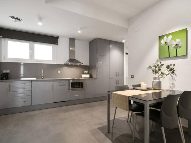 Two bedroom apartment in the heart of Barcelona gallery image 3