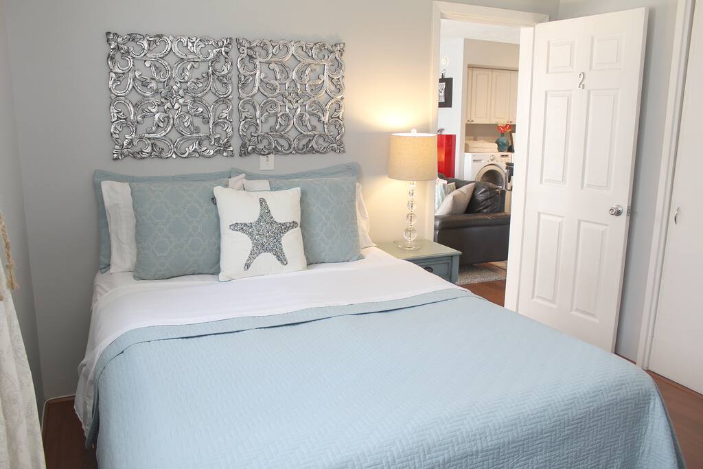 Guest bedroom with Queen size bed!