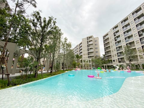 New, Spacious, Pool view condo in central Hua Hin