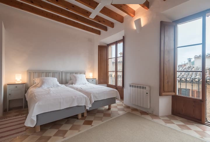 Dormitorio doble planta 1 /dormitorio con dos camas individuales en el primer piso