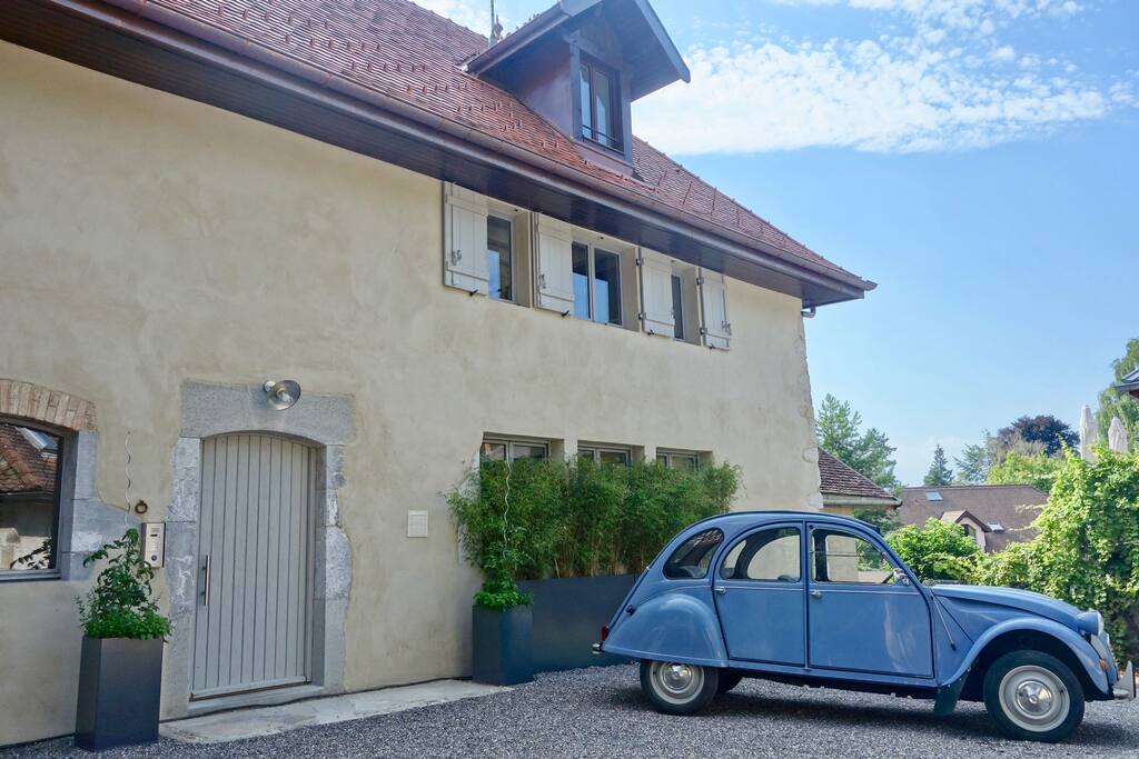 Entrée de "La Grange de Menthon"