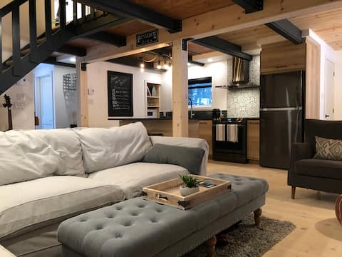 Popular Airbnb listing: Le Parfait Chalet + SPA/Magog/Orford/CITQ # 299567 in Orford