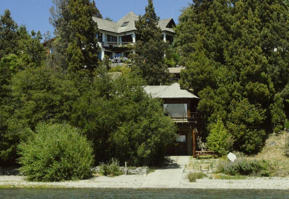 Casa + Quincho a orillas del Lago