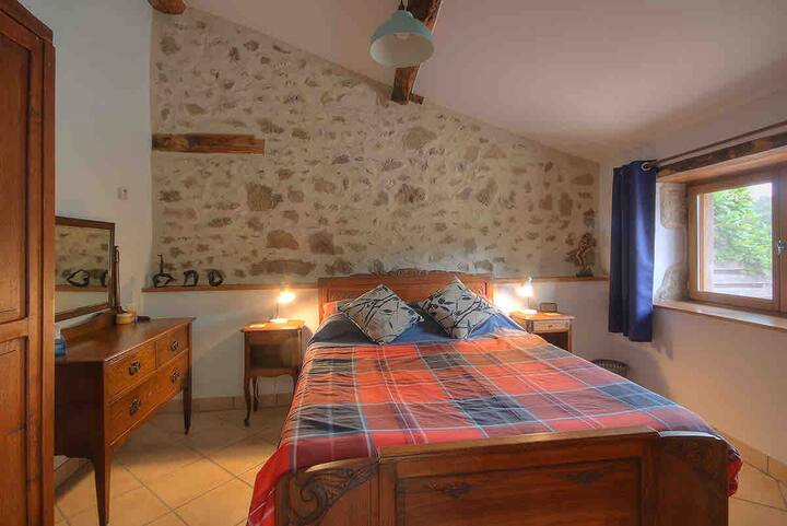 B
一楼卧室农舍