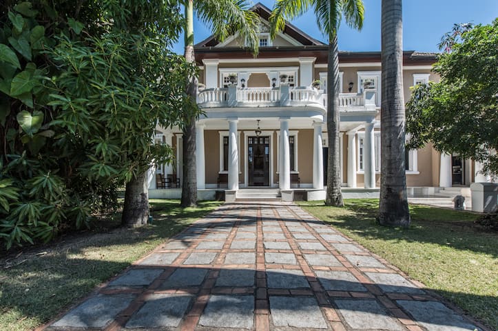 Luxury Colonial House, Gloria 3Bedr/6Guests