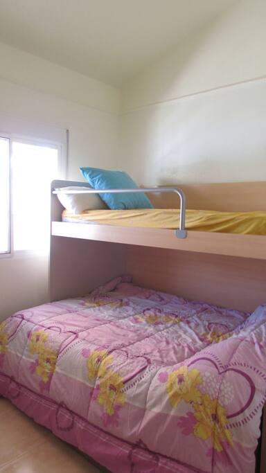 dubbelbed met hoogslaper voor 1 extra persoon