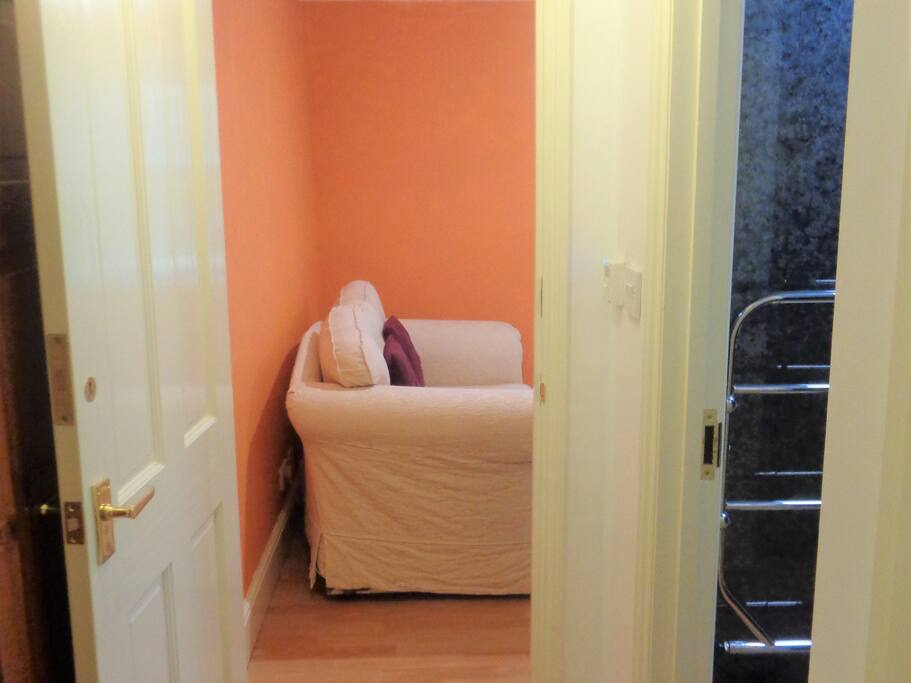 The connecting space between sitting room and ensuite.