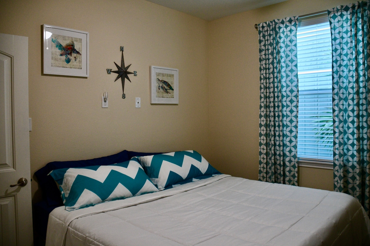 Спалня за гости с голямо двойно легло