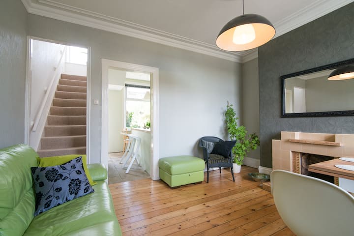 Light & Airy 2 Bed Victorian House With Character - Huddersfield