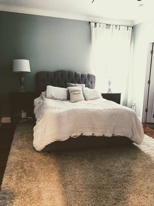 Master Bedroom - Queen Size Bed