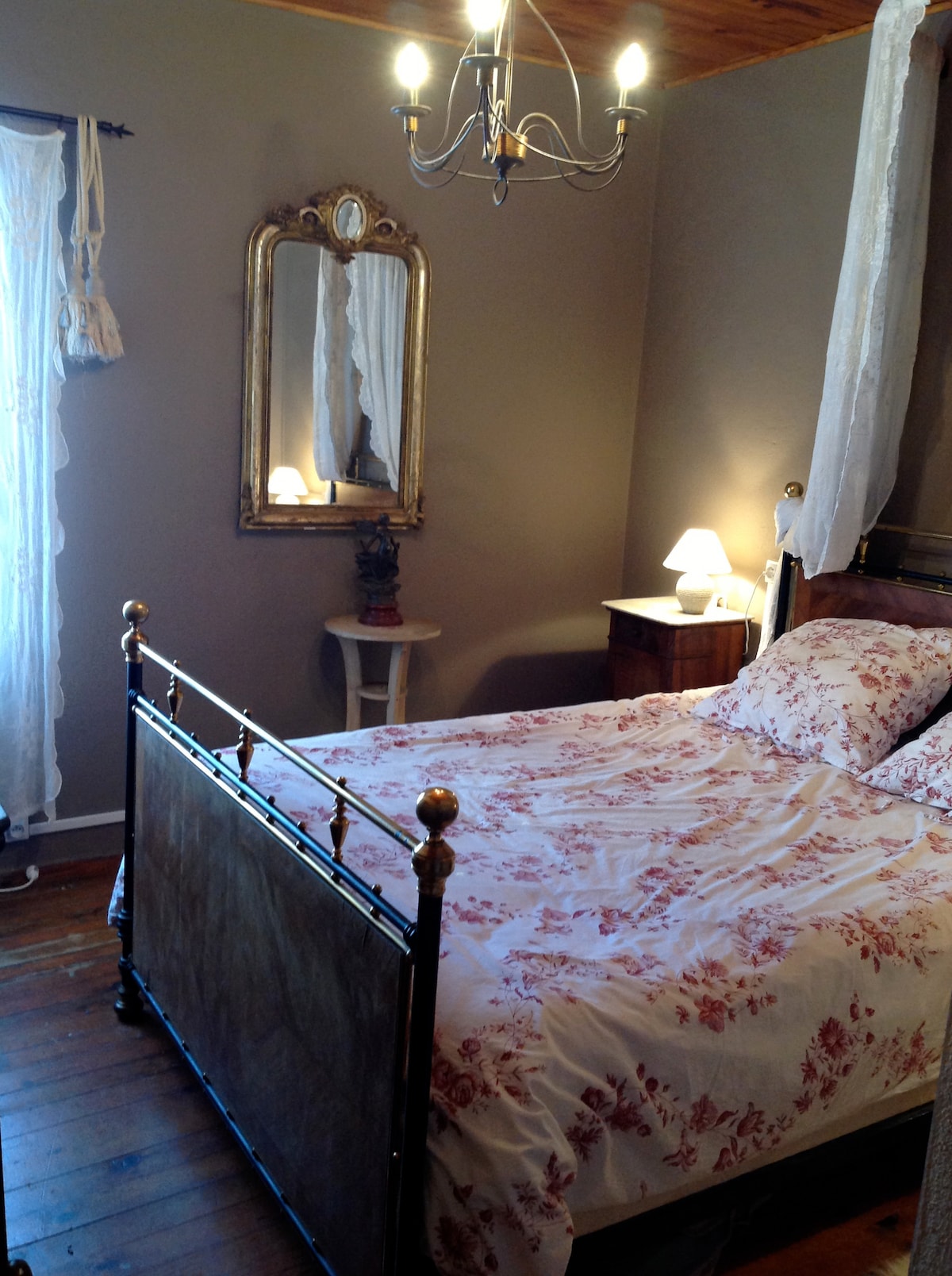 غرفة نوم "رومانسية "، 140 سرير