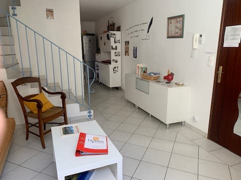 Popular Airbnb listing: Quiet air-conditioned 3-bedroom house terrace garden in Hyères