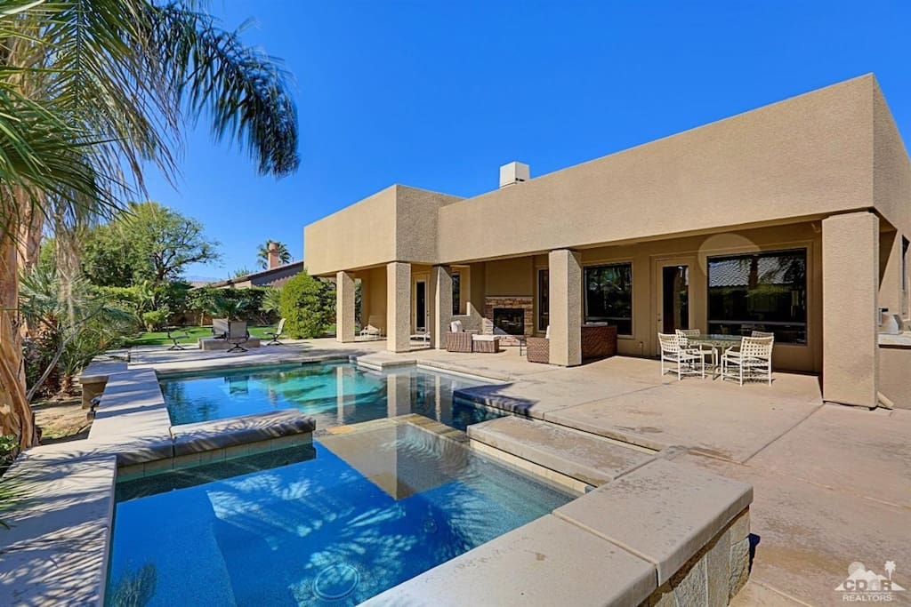 Modern Serenity: Family Summer Home, Private Pool - Houses ...