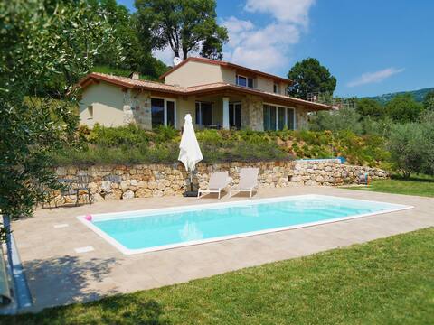 Casa Giulia: swimming pool, olive trees, view