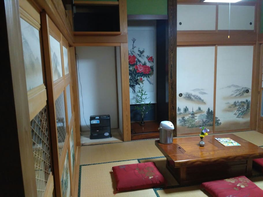 グループでのお客様には続きの間2部屋をご案内します。