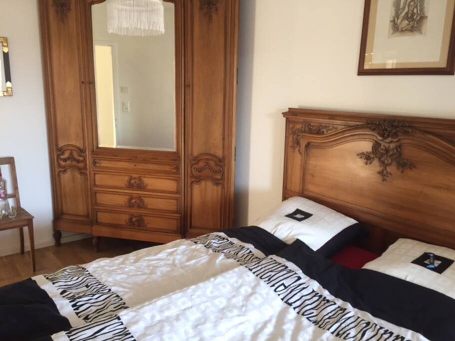 Einzelzimmer Bett 140 x 200/Queensize bedroom/Grand-lit