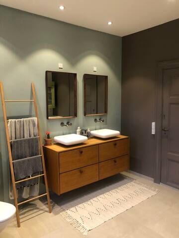 Relax hard just minutes from the beach gallery image 2