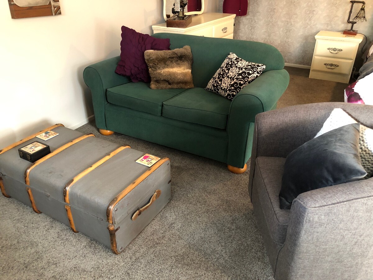 Top performing Airbnb: Bide-a-wee Cottage Rail trail is on your doorstep in Central Otago District