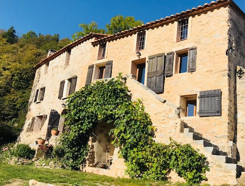 6 bed luxury Villa with hot tub, pool and barbecue