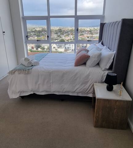 9th Floor 3 Bedroom Seafront Apartment Strand gallery image 4