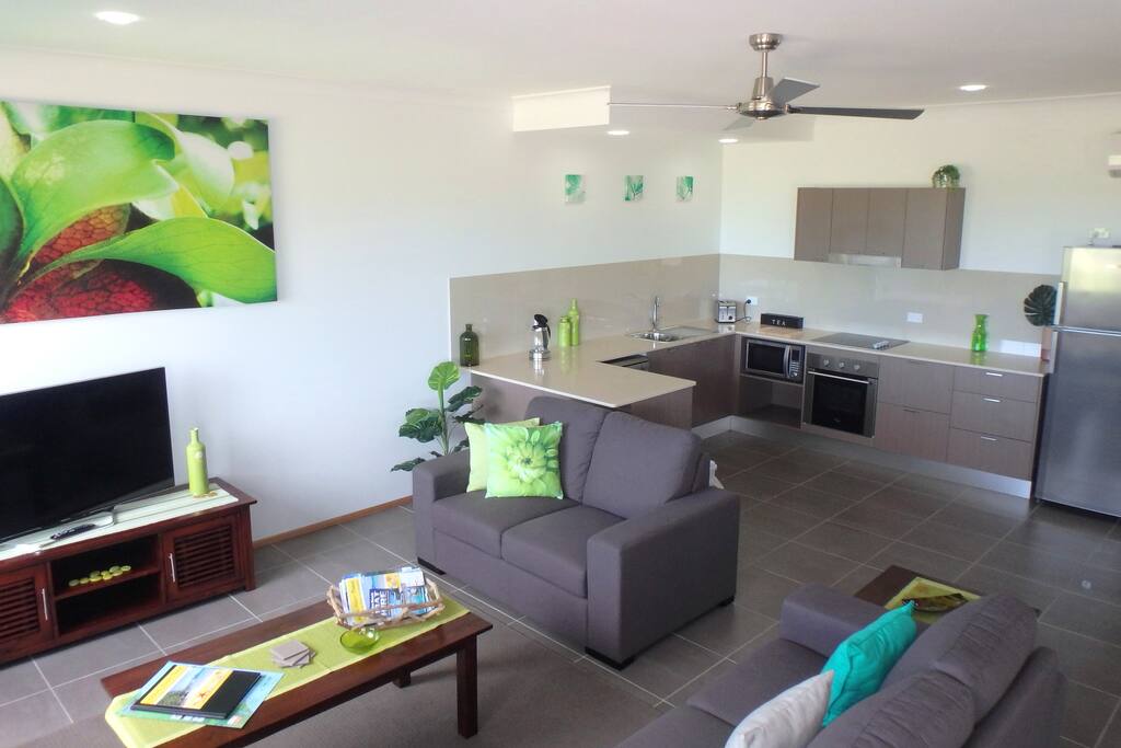Rainforest Apartment Large Living Area