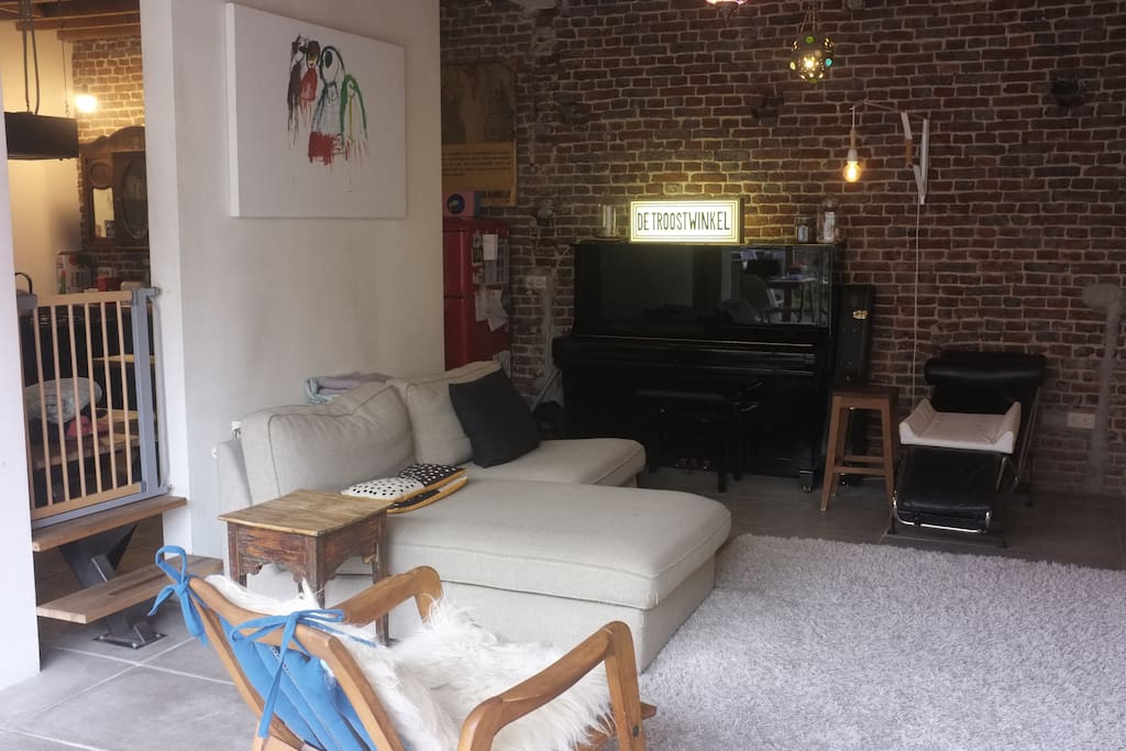 Livingroom with piano, tv,...