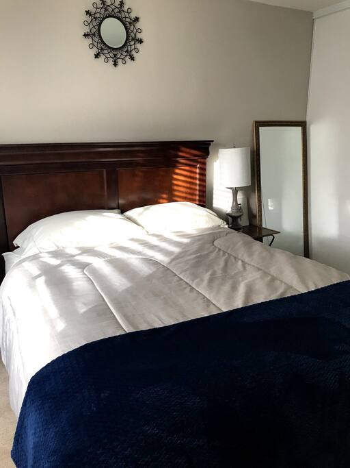 Suite B: 1 Queen size bed