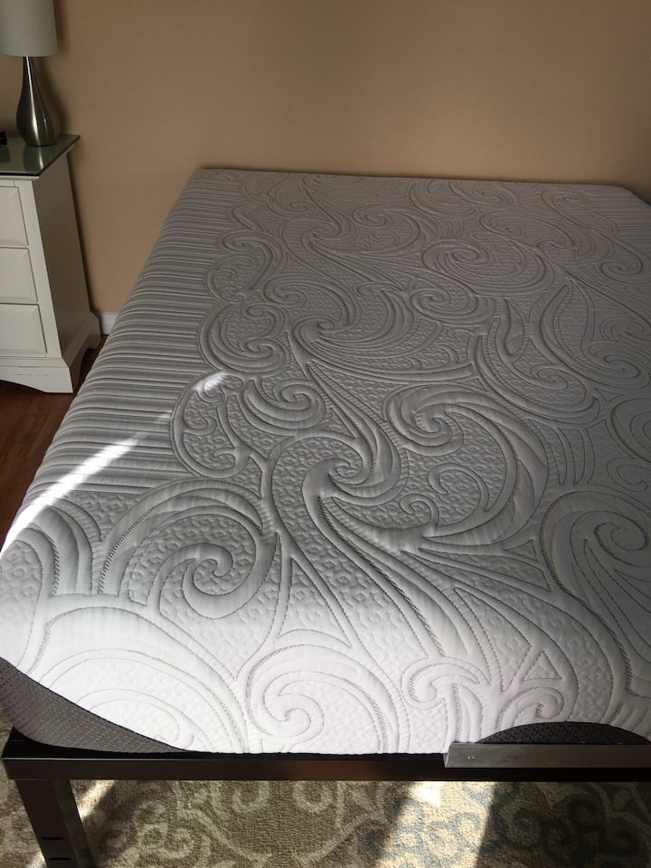 Queen size Memory foam mattress 