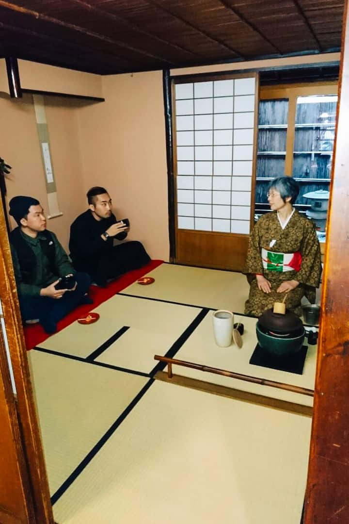 150年の歴史ある茶室で本格的茶道 抹茶 Airbnb 150年の歴史ある茶室で本格的茶道 抹茶 Airbnb