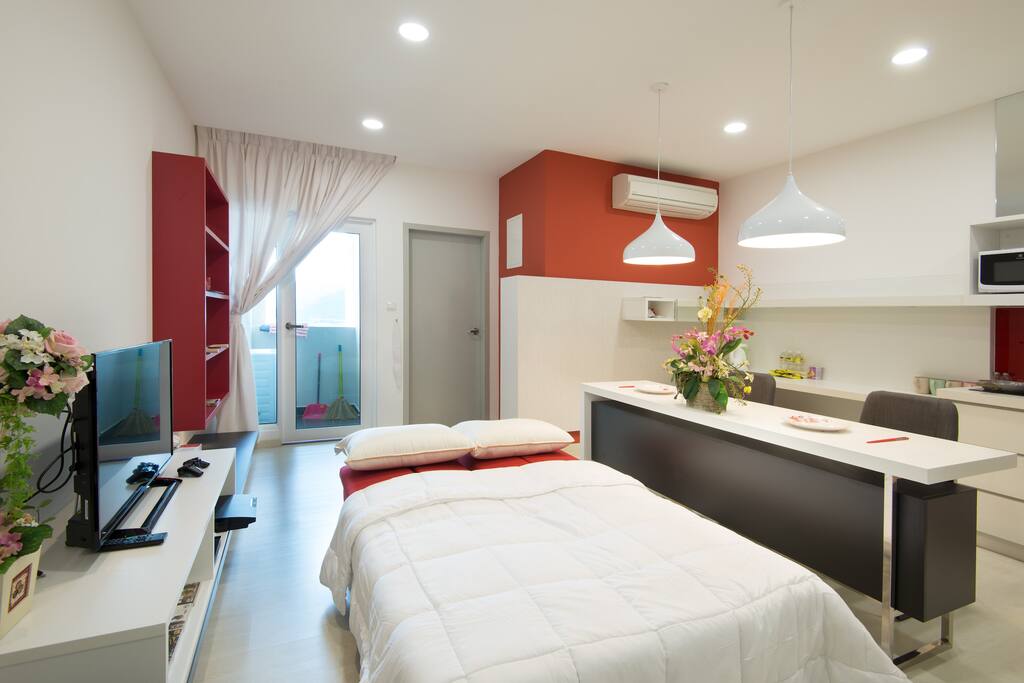 Sofa Bed with Pillows, Duvets & Bedsheets