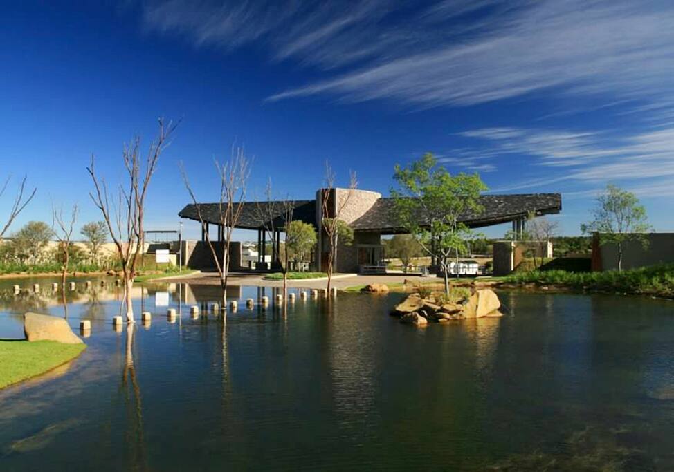 Waterfall Estate, Kyalami Ivory Studio Guest suites for Rent in