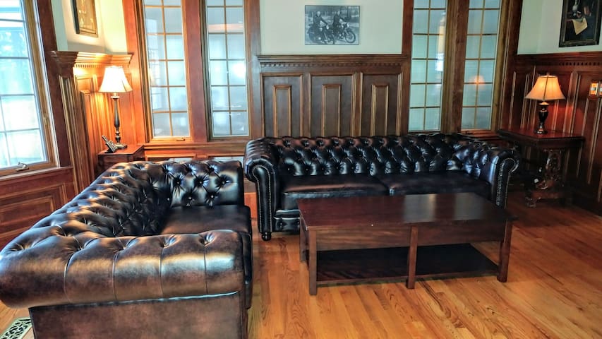 Family Ocean View Victorian Executive Swartz Bay