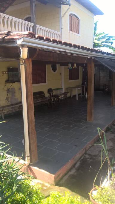 Ampla varanda com churrasqueira