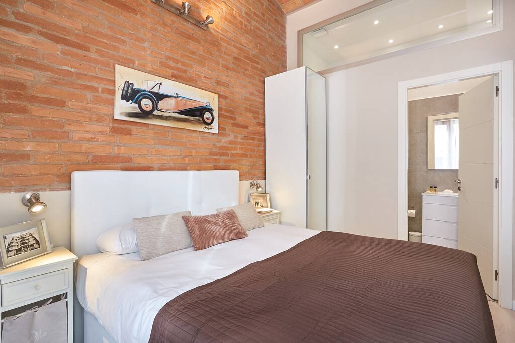 1st bedroom with ensuite bathroom