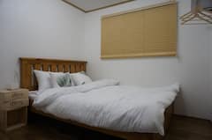 Private+room%2F2+minutes+from+Hongik+Station%2C+%23+White+room