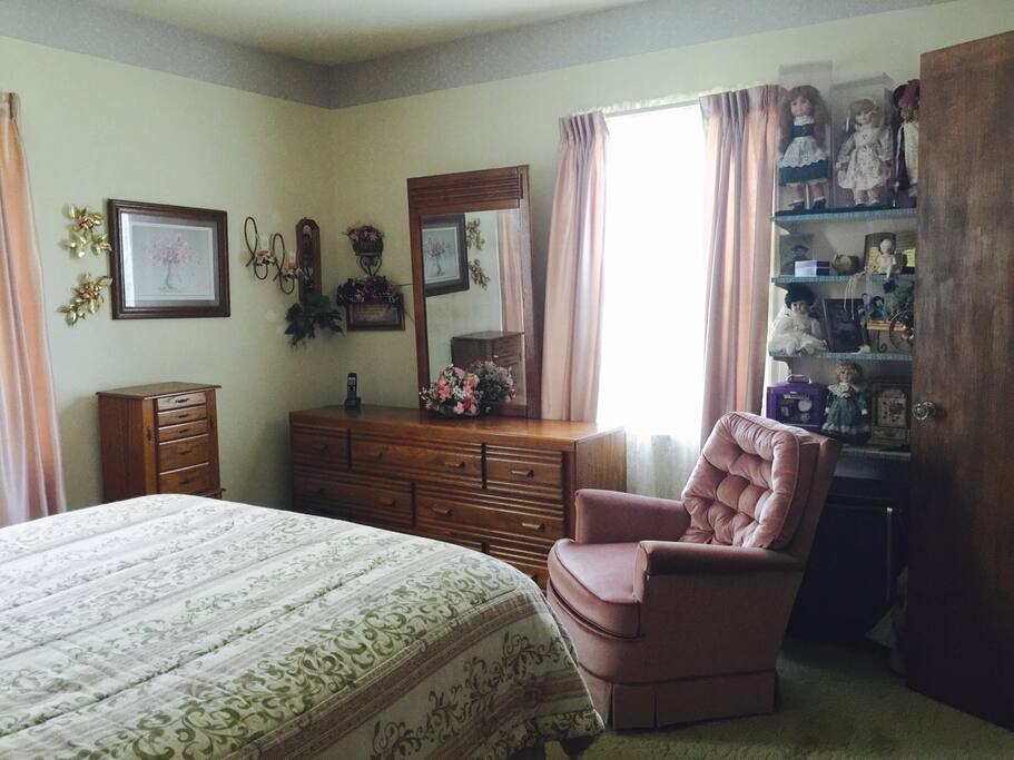 1st bedroom.