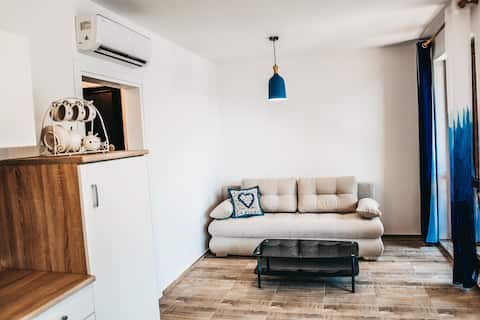 Popular Airbnb listing: Apartment Albatross - Beach, Port and Old Town in Одесос