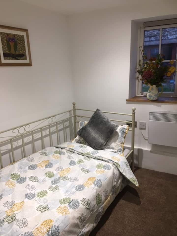 Second bedroom - ideal for a younger child