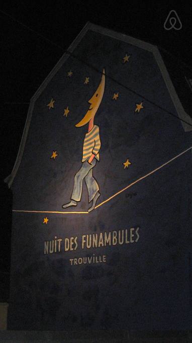 Funambule peint sur une façade de notre rue...