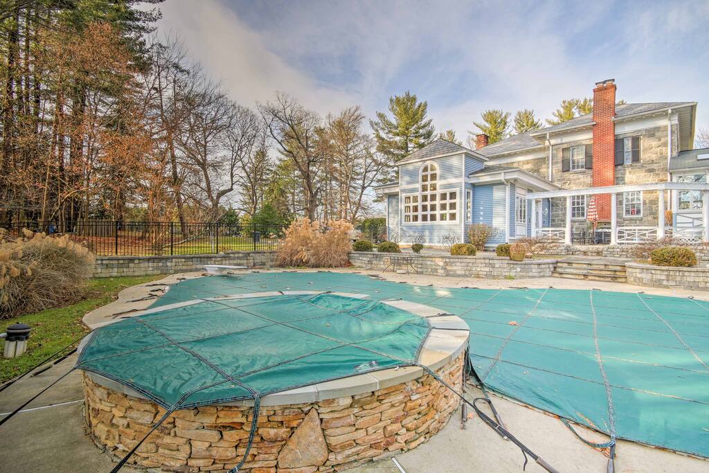 Unwind in the communal pool and hot tub.