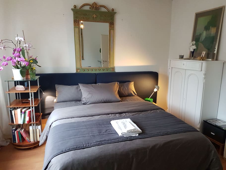 bedroom wirh xxxl sheet