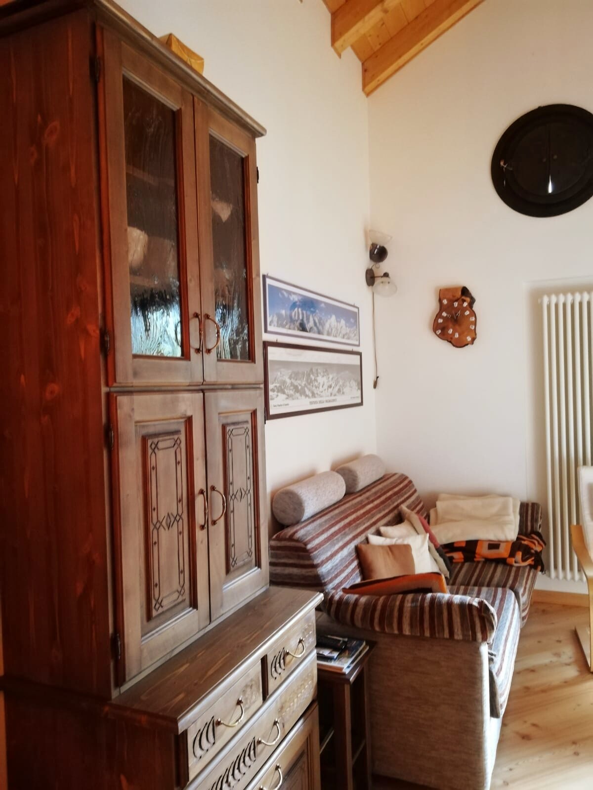 Მისაღები სივრცე: გასაშლელი დივანი