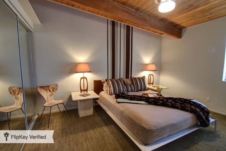 Guest Bedoom: Queen Bed