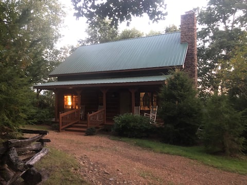 Secluded Log Cabin 1 mi from Cumb Mtn State Park