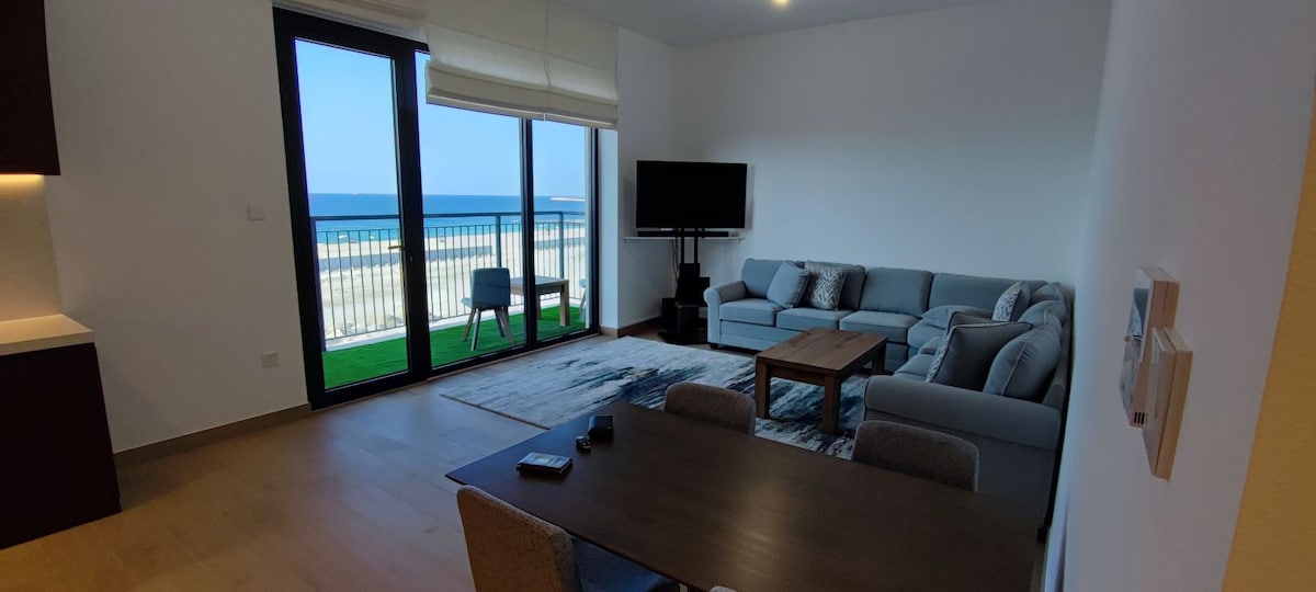 Successful Airbnb property: Beach front 2 Bedroom apartment in Jumeirah First