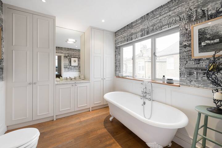 Townhouse in Brackenbury Village gallery image 5