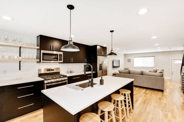 The SPA-Gorgeous 3BD House w/ Jacuzzi and Deck