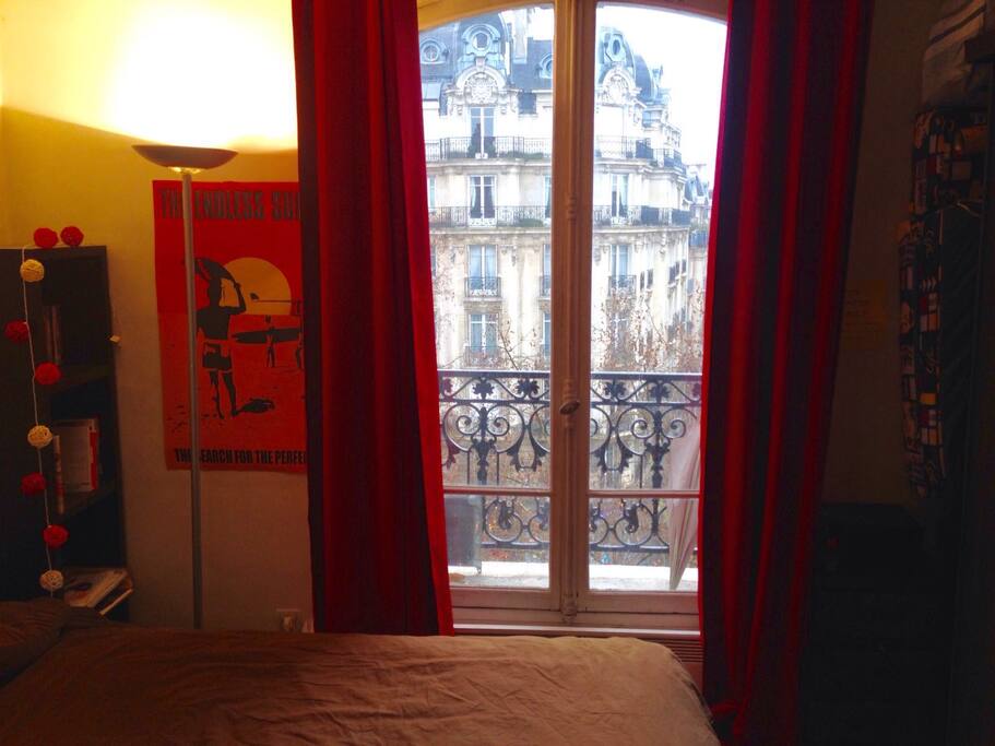 Window
Little balcony
very sunny