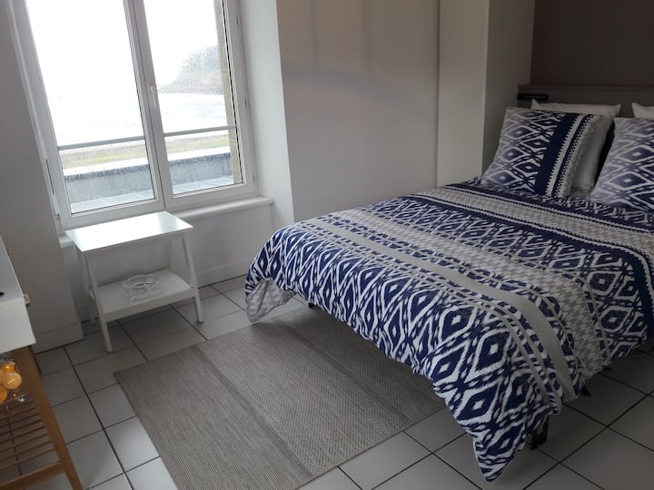 kitanda kilicho wazi
