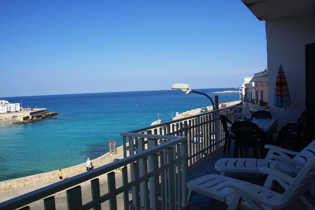 La veranda con la splendida vista sulla baia